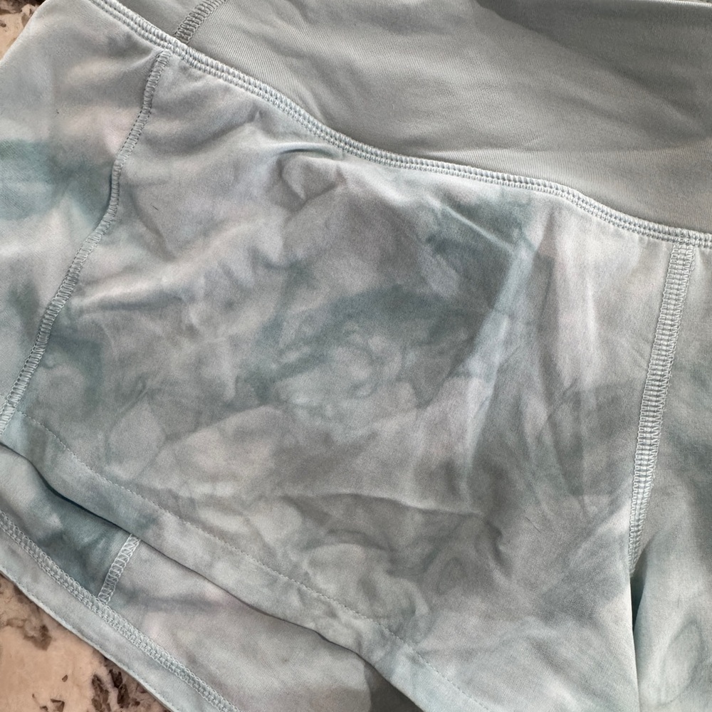 Lululemon Light Blue Tie-Dye Speed Up Low Rise 2.5”